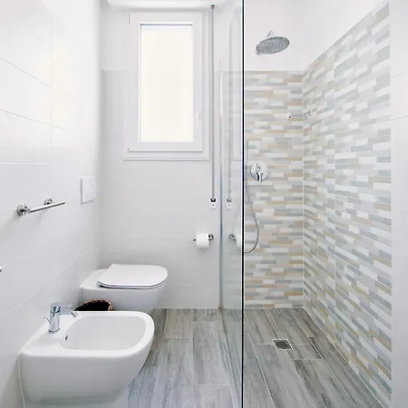 Elegant Apartment-con Free Wi-fi & A/c דירה *